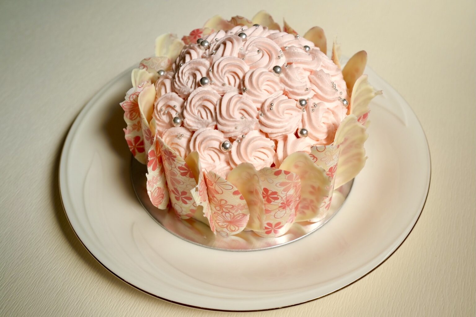 まるでブーケのような可愛らしいケーキにキュン！