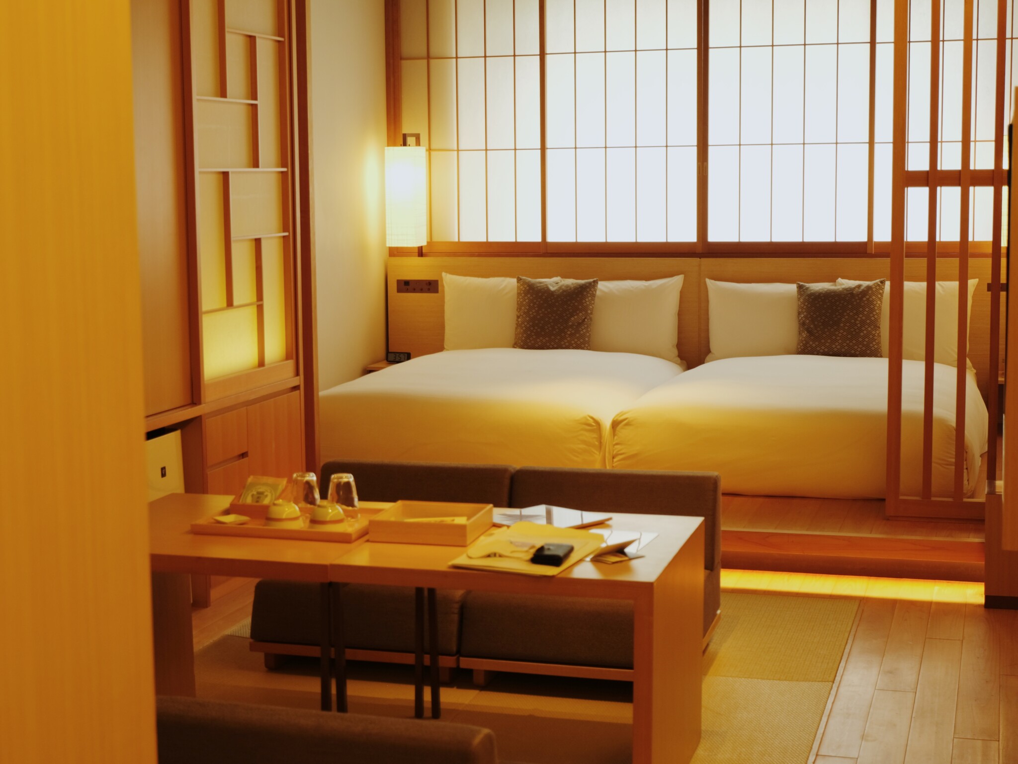 “京都暮らし”を楽しめる〈ホテル カンラ 京都〉へ。本物に触れる、贅沢なおこもりステイを。