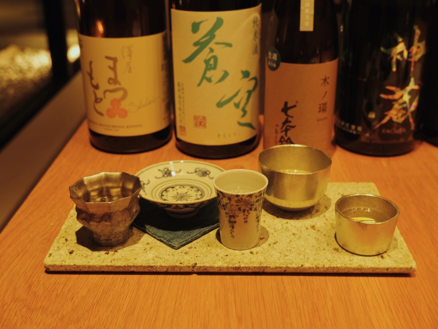 京丹後や伏見エリアの小規模生産蔵の貴重な日本酒が揃っていました。お店の方が丁寧にお酒の特徴や、生産者のストーリーをお話ししてくださります。