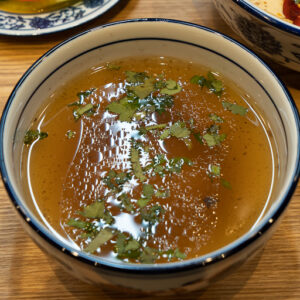 「Meigui」セットには「逸品伝統牛肉麺」でも使っている牛肉を8時間以上煮込んだコクのあるスープがついています。