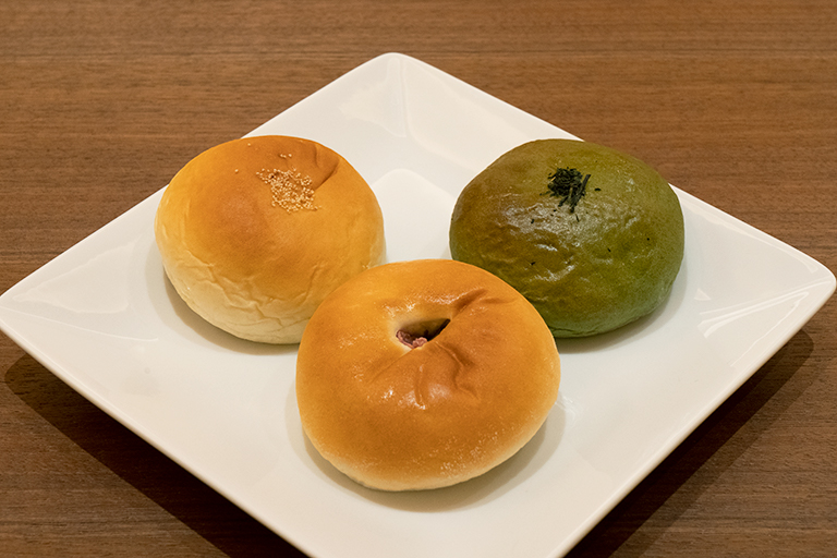 頬張って味わう自慢のあんこ 和菓子屋さんのあんパン3選 Report Hanako Tokyo