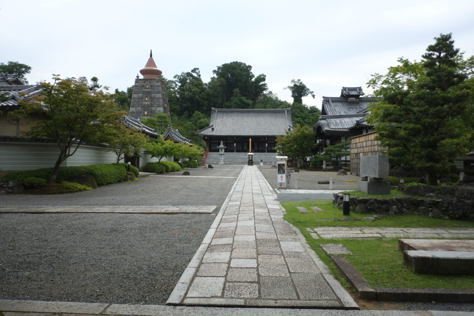 京都】顕本法華宗の総本山〈妙満寺〉を参拝。インドのブッタガヤ大塔を