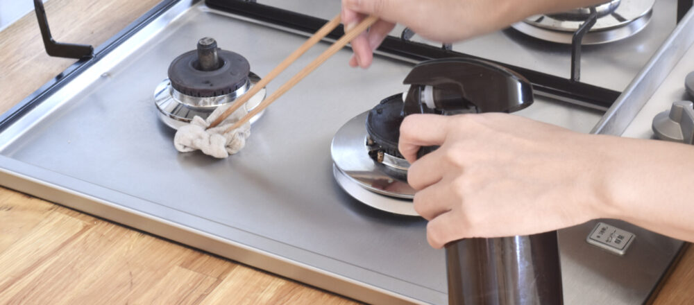 水回り掃除の基本はたったの3つ 少ない道具でできるキッチン バスルームの掃除術 Lifestyle Hanako Tokyo