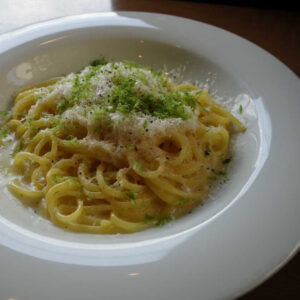 横浜にあるイタリアン〈ビオステリア コマキネ〉で食べた「香川県産極上レモン（無農薬・有機栽培）とパルミジャーノ・レッジャーノのスパゲッティ」。