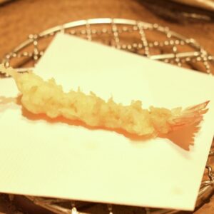 1日寝かせてから揚げた海老の天ぷら。