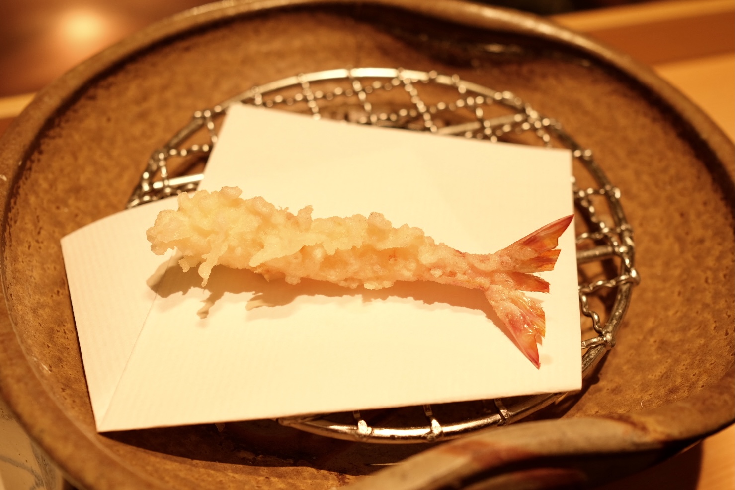捌きたてを揚げた海老の天ぷら。