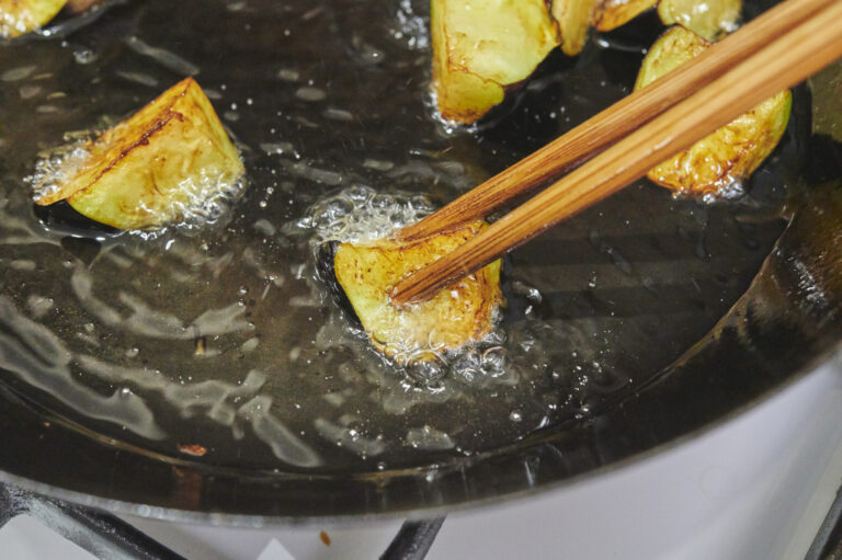 揚げ物は料理初心者でも簡単 揚げ物料理のポイント 課題レシピ3選 Lifestyle Hanako Tokyo