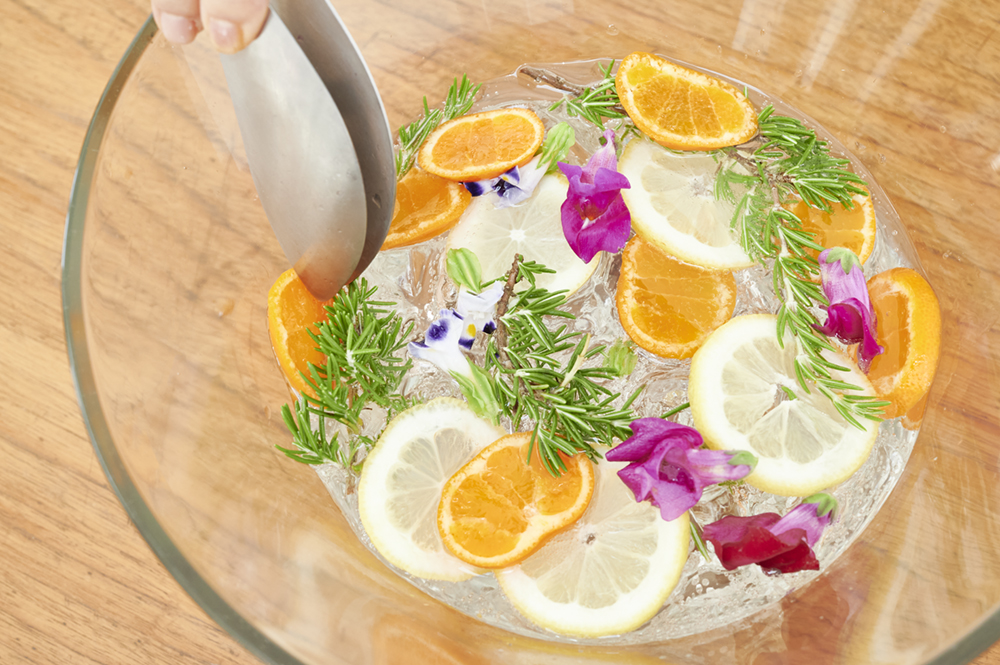 本格米焼酎「白岳KAORU」でおいしくアレンジ！夏にピッタリ！シェアスタイルで楽しむお酒レシピ7選