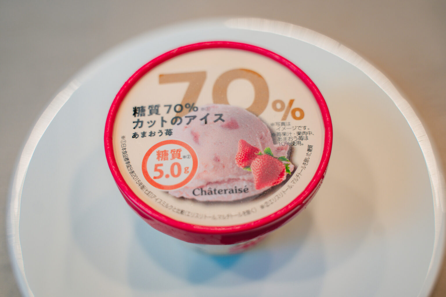 「糖質70%カットのアイス あまおう苺」151円。（4個入561円。）