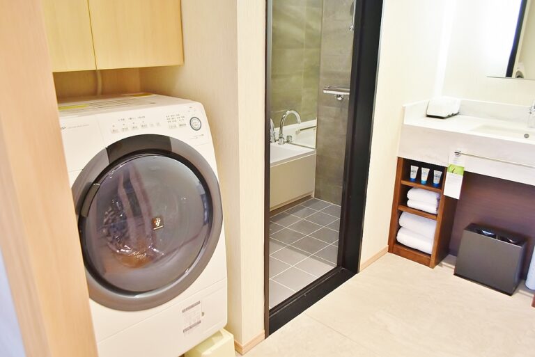 「キッチン スイート ツイン」にはドラム式洗濯乾燥機も完備。