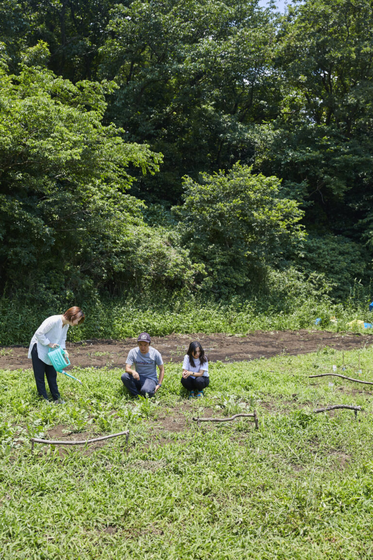 鎌倉市関谷にある畑、ニュー農園。プロジェクトリーダーの河野竜二さんは、農家の人やチームメンバーとともに鎌倉と農業の活性化を目指す。