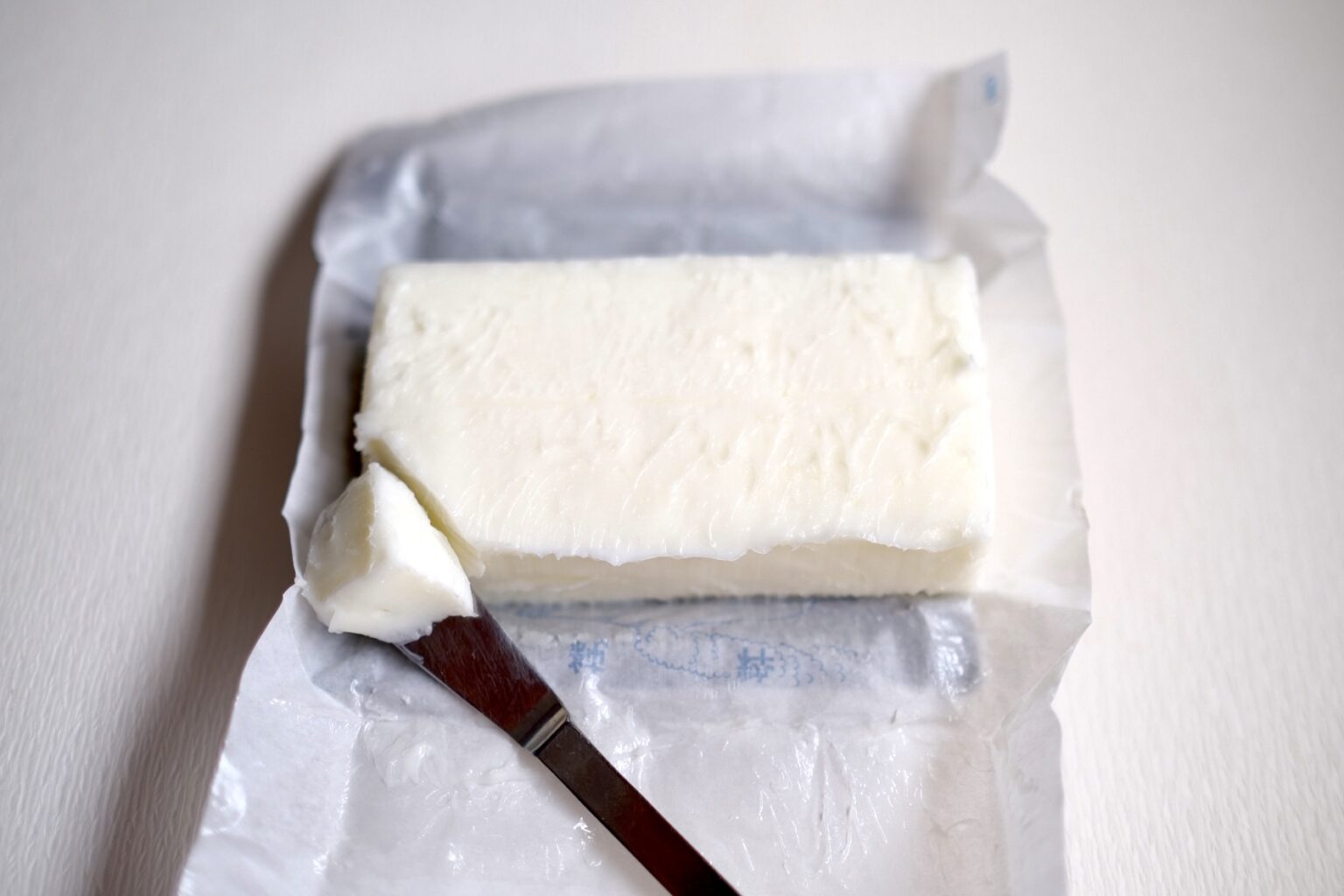 真っ白でピュアなミルクの味が魅力的なバター。