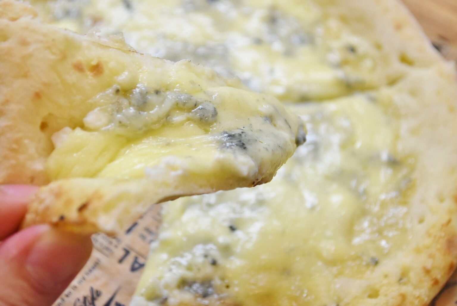 濃厚なチーズとモチモチの生地がよく合う。
