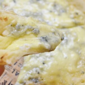 濃厚なチーズとモチモチの生地がよく合う。