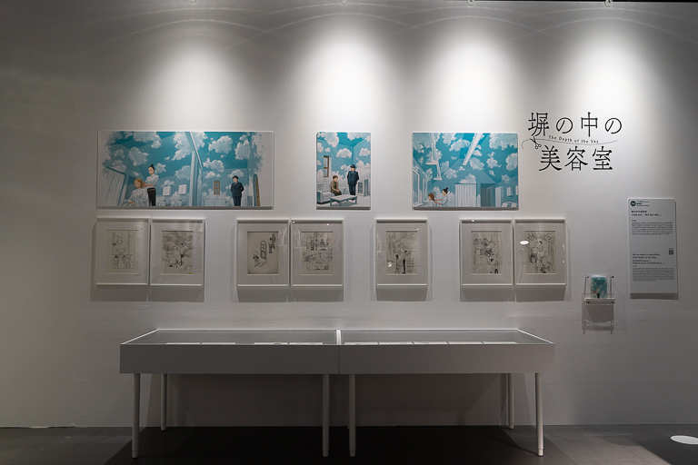 ⼩⽇向まるこさん、桜井美奈さん原作による『塀の中の美容室』のブース。