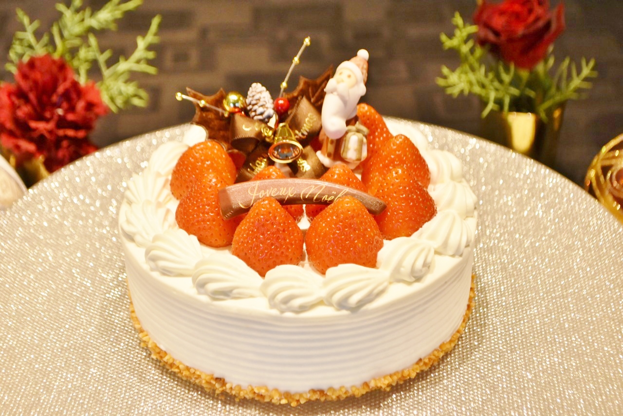 「嘉山農園の苺ショートケーキ ～Legendary・不変の美しさ～」4号  4,200円、5号  5,000円。