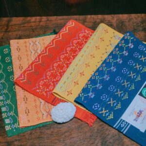 グスクウォールの模様で紹介した読谷山花織は、コースターやインフォメーションブックカバーに使われています。沖縄県指定無形文化財にもなっているんだそう。