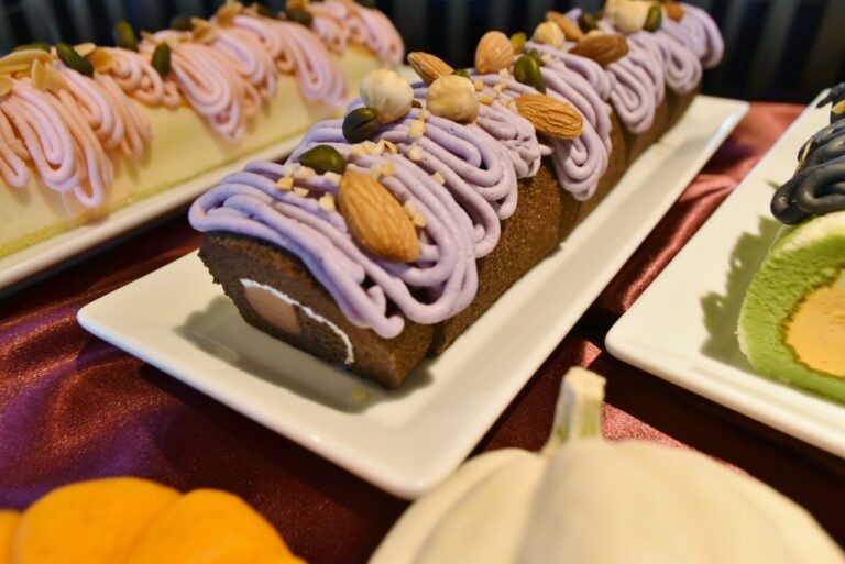 紫芋ロールケーキ。