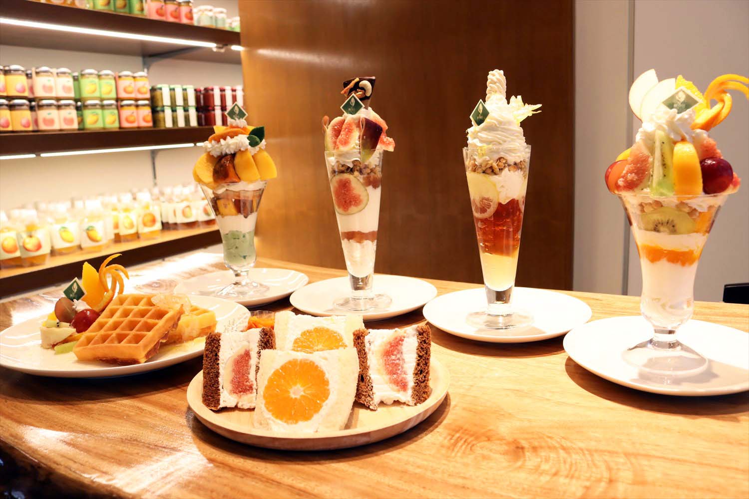 〈観音山フルーツパーラー銀座店〉
