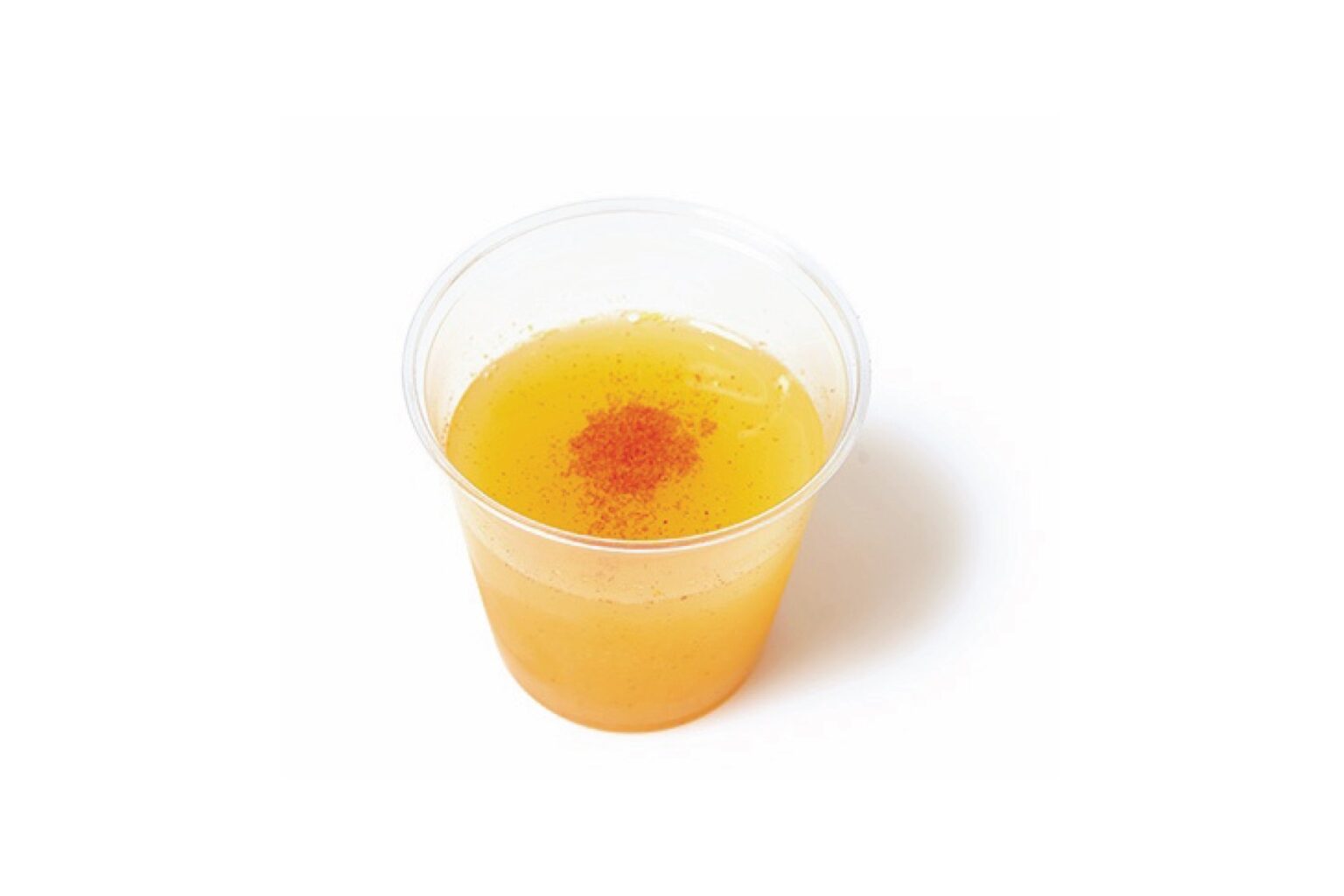 朝、ジンジャーのショットを飲む人が増えている。ピリリと辛く、目覚めに。ジンジャーオレンジカイエン390円。