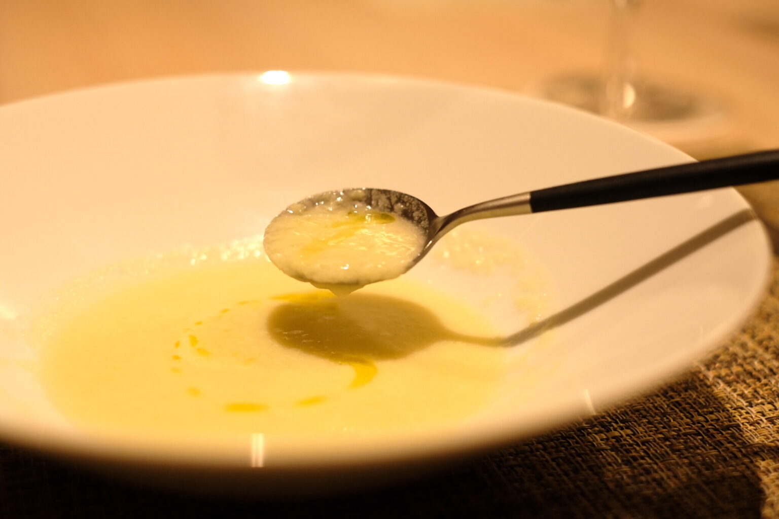 季節の地物野菜の豆乳クリームスープ。
