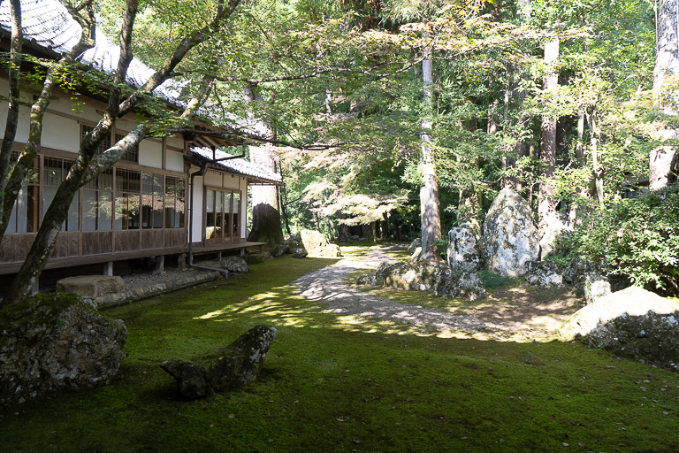 多賀大社庭園は桃山時代に秀吉の寄進により作られました。