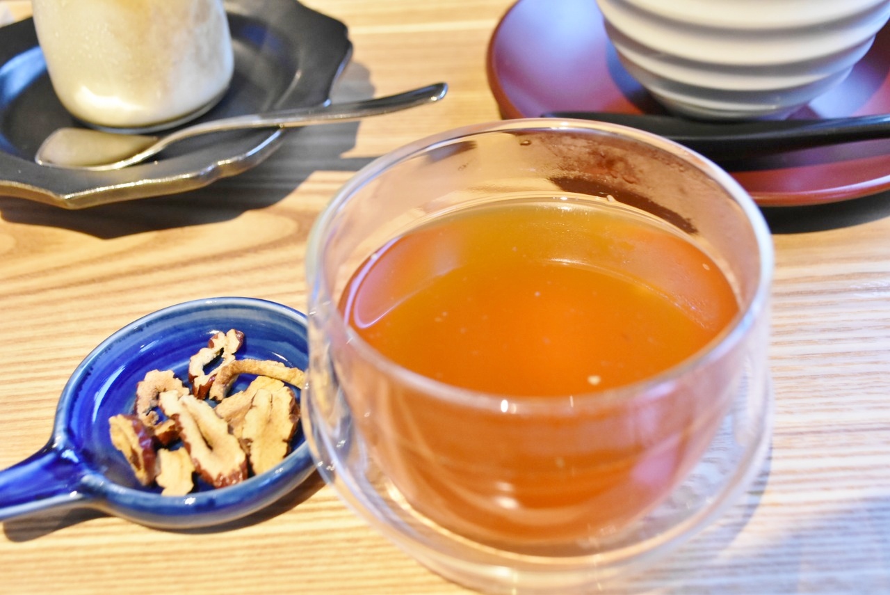 ベニフウキ紅茶や生姜、ベニバナ、フェンネルが入った「小茴香紅茶 Warm（ウォーム）」。