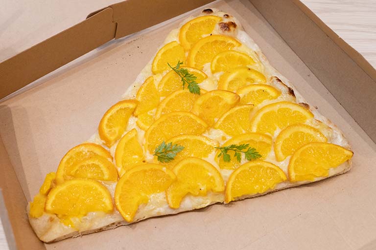 「Orange」（800円）はスライスしたオレンジがカスタードクリームと組み合わせています。