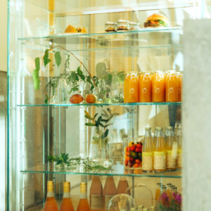 店舗に併設されたカフェでは、美容を意識した軽食やドリンクを提供。