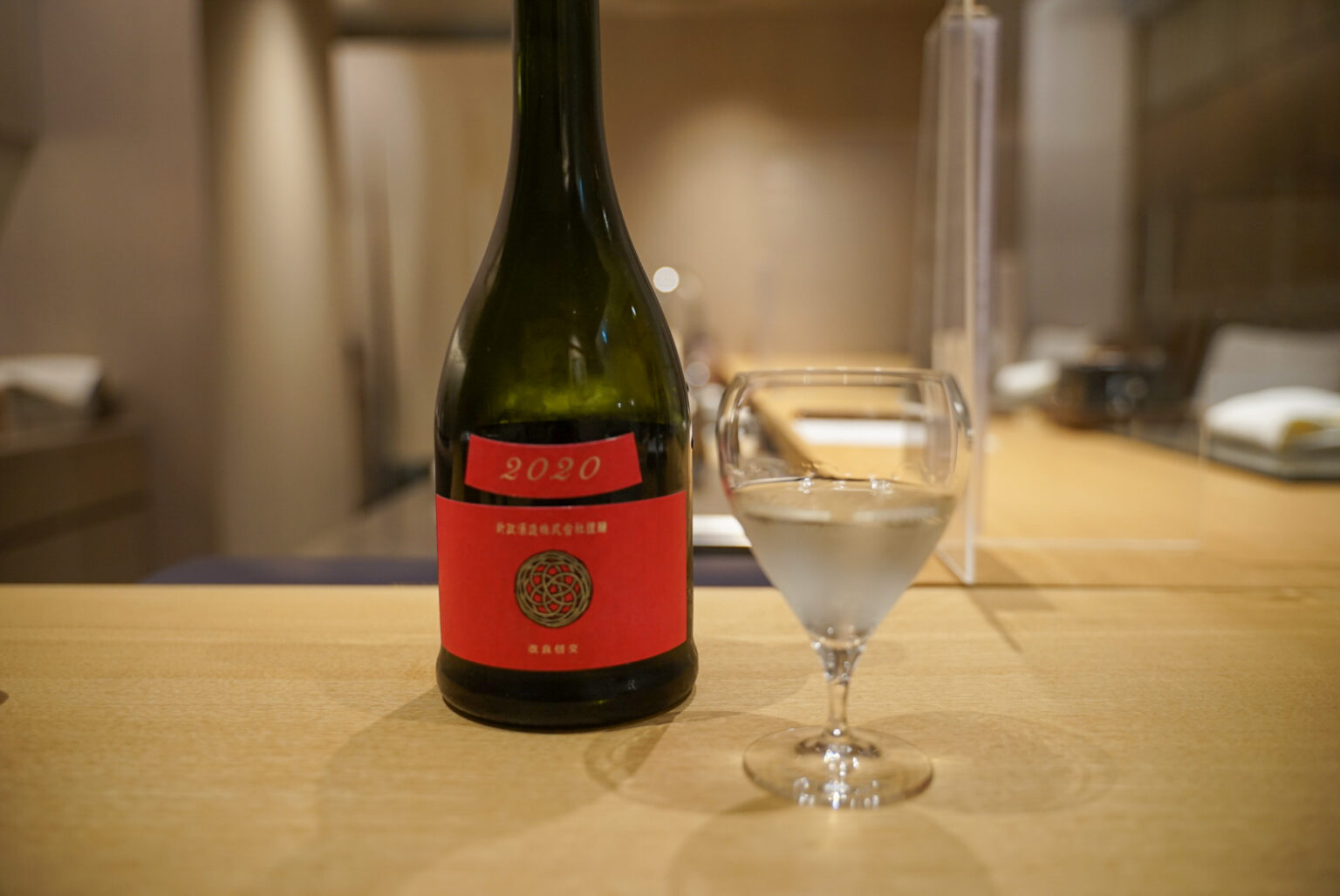 秋田で初めて生まれた酒造好適米「改良信交」を用いた「Cosmos コスモス 秋櫻 2020」は、滑らかで伸びやかな味わい。