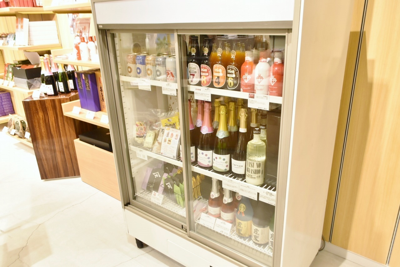 ワイン、日本酒、焼酎など常温での販売もしていますが、冷えたお酒もアリ。