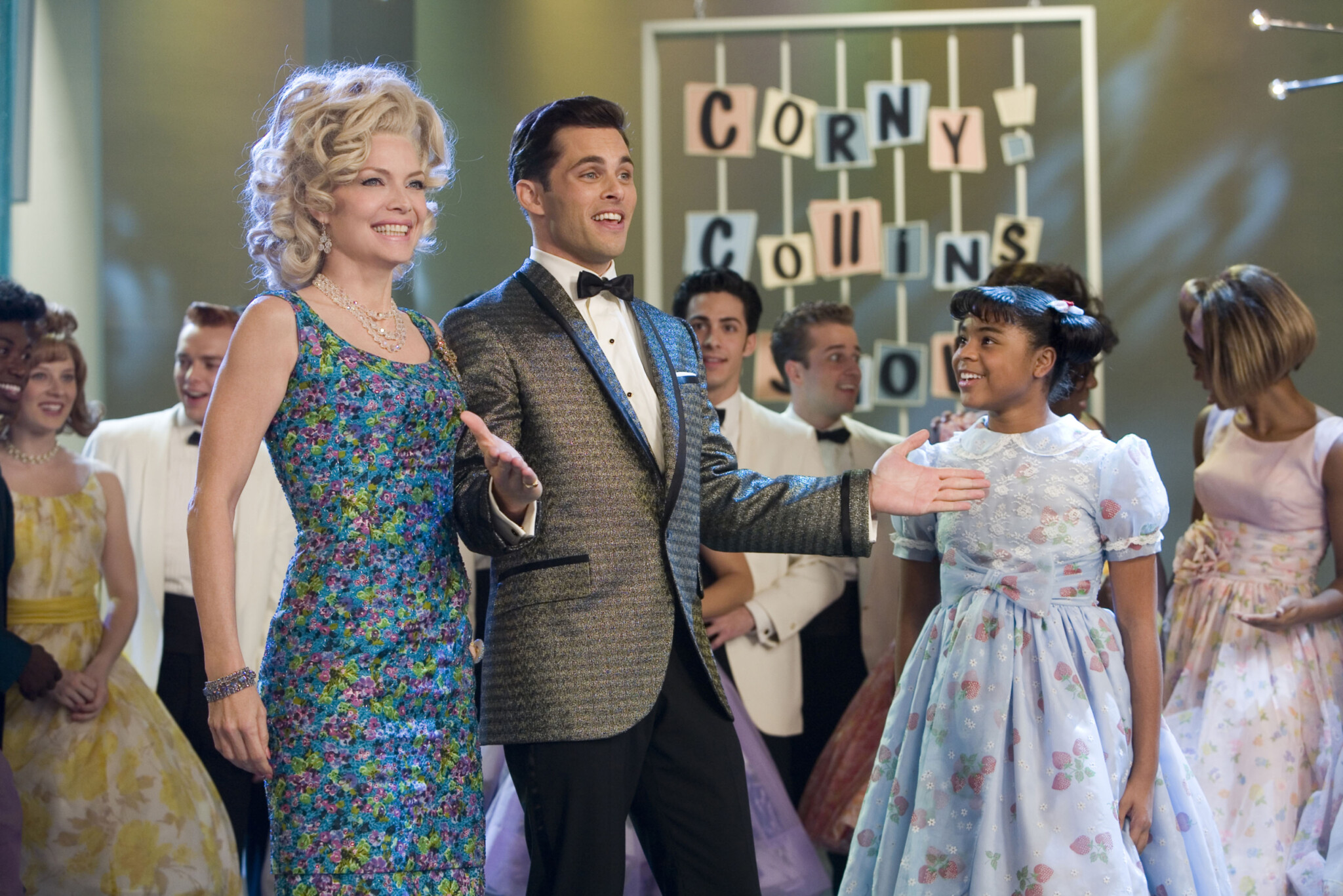 『ヘアスプレー』HAIRSPRAY (2007) - MICHELLE PFEIFFER - JAMES MARSDEN. Credit: GABRIEL SIMON PRODUCTION SERVICES/STORYLINE ENTERTAINMENT/ / JAMES, DAVID / Album
