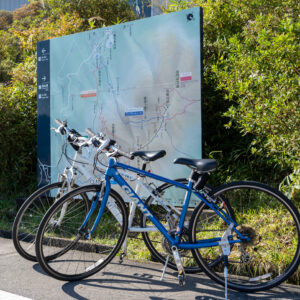 クロスバイクやミニベロなどは1日1,500円、電動アシスト付き自転車も1日3,000円でレンタルできる。