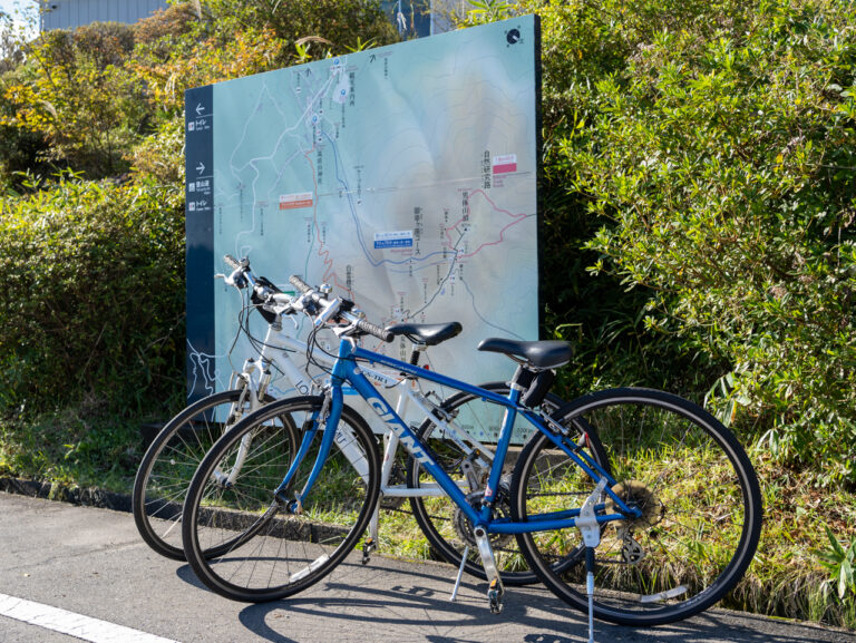クロスバイクやミニベロなどは1日1,500円、電動アシスト付き自転車も1日3,000円でレンタルできる。