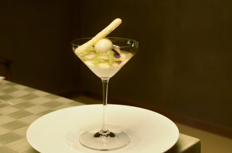 シャインマスカットと和梨 ハーブの香る白ワインのジュレ フロマージュブランのムースリーヌ 京都水尾産柚子のソルベとともに。