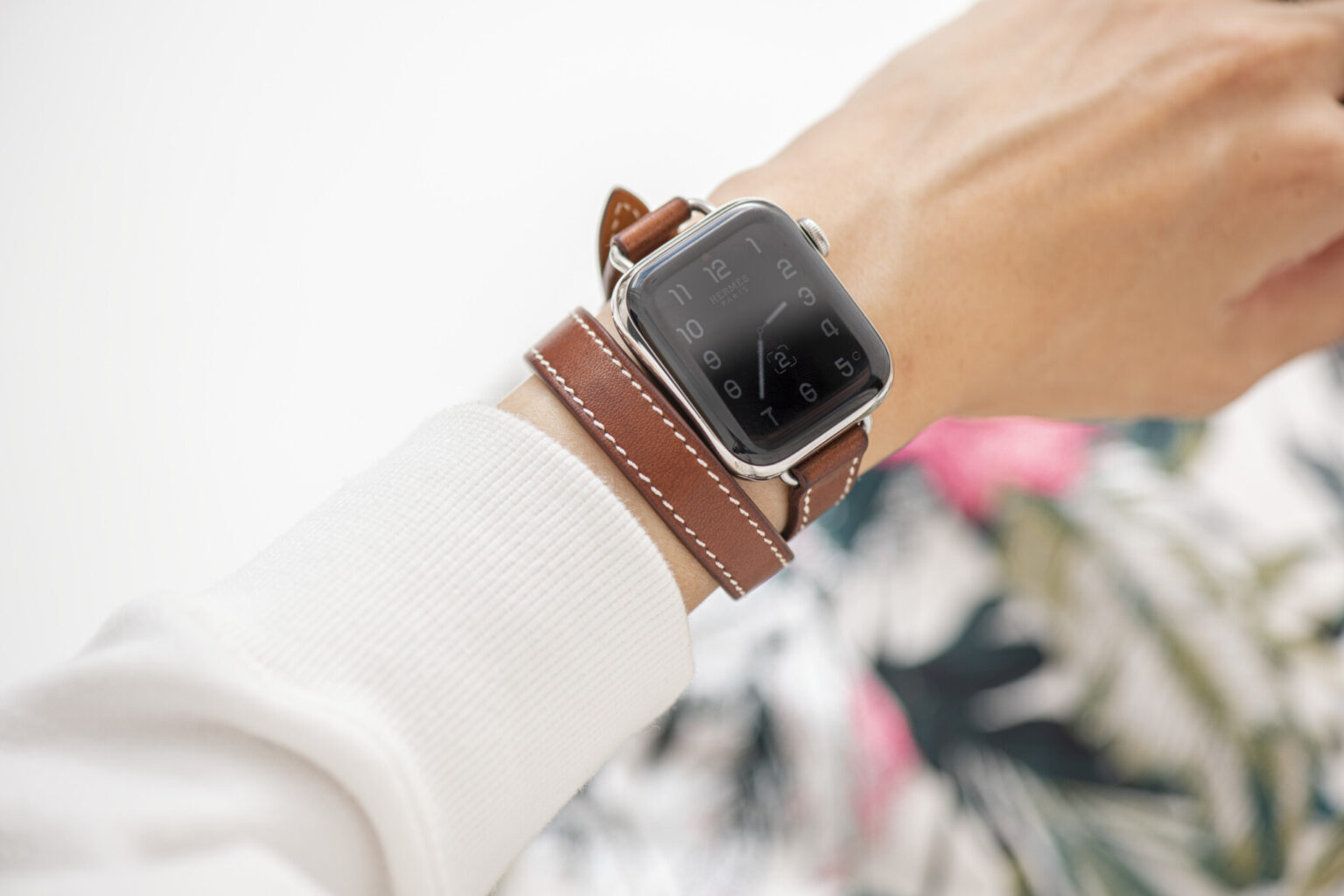 〈Apple〉Watch Hermés  Series7。「心電図、心拍数などのデータも計測できます」