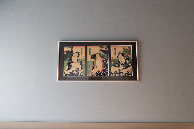 4階「藍染」のベッド上部には浮世絵師豊国三代の『名瀧盡』。