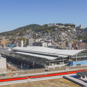 長崎県庁の屋上からみた工事中の西九州新幹線。
