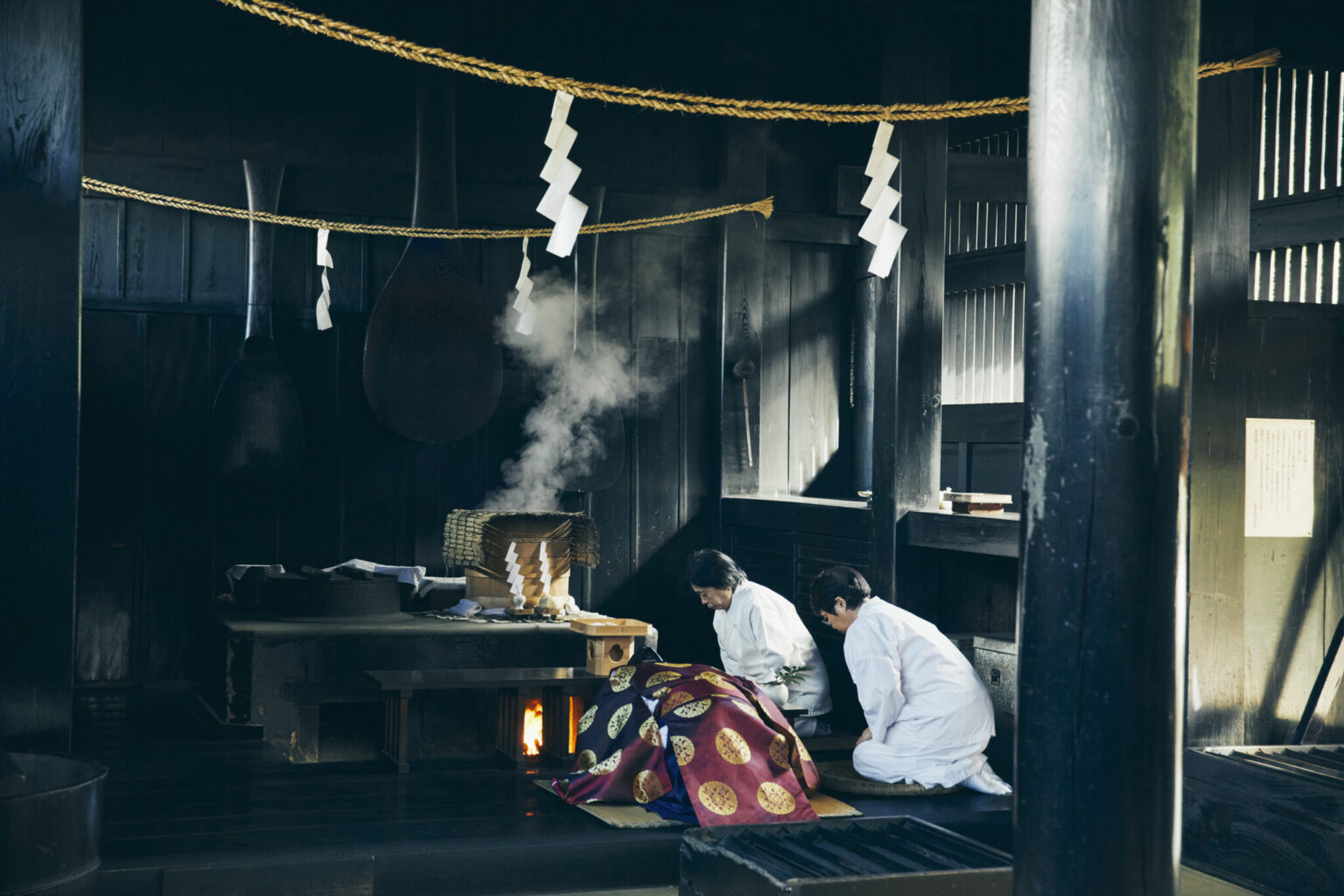 岡山・吉備津神社の御神祭は桃太郎がモデル。室町時代より伝わる吉凶を占う神事にも有名。