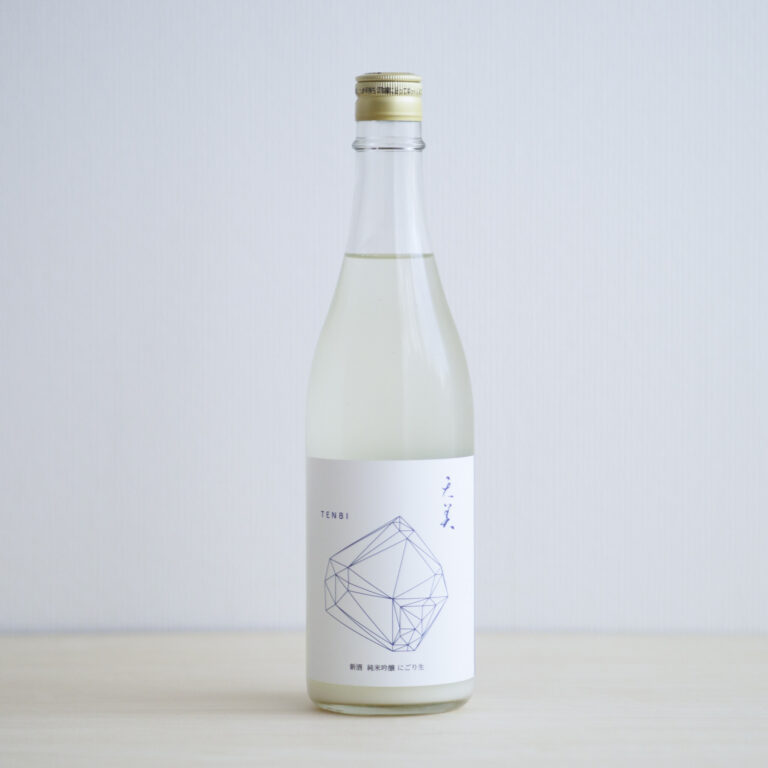 山口県下関市にある「長州酒造」は、かつて「菊川」という酒を造っていた児玉酒造から事業継承するかたちで、ゼロから「天美（てんび）」という新しい銘柄を生み出し、そのおいしさで瞬く間に入手困難な銘柄となり、わずか1年で一躍話題の日本酒に。