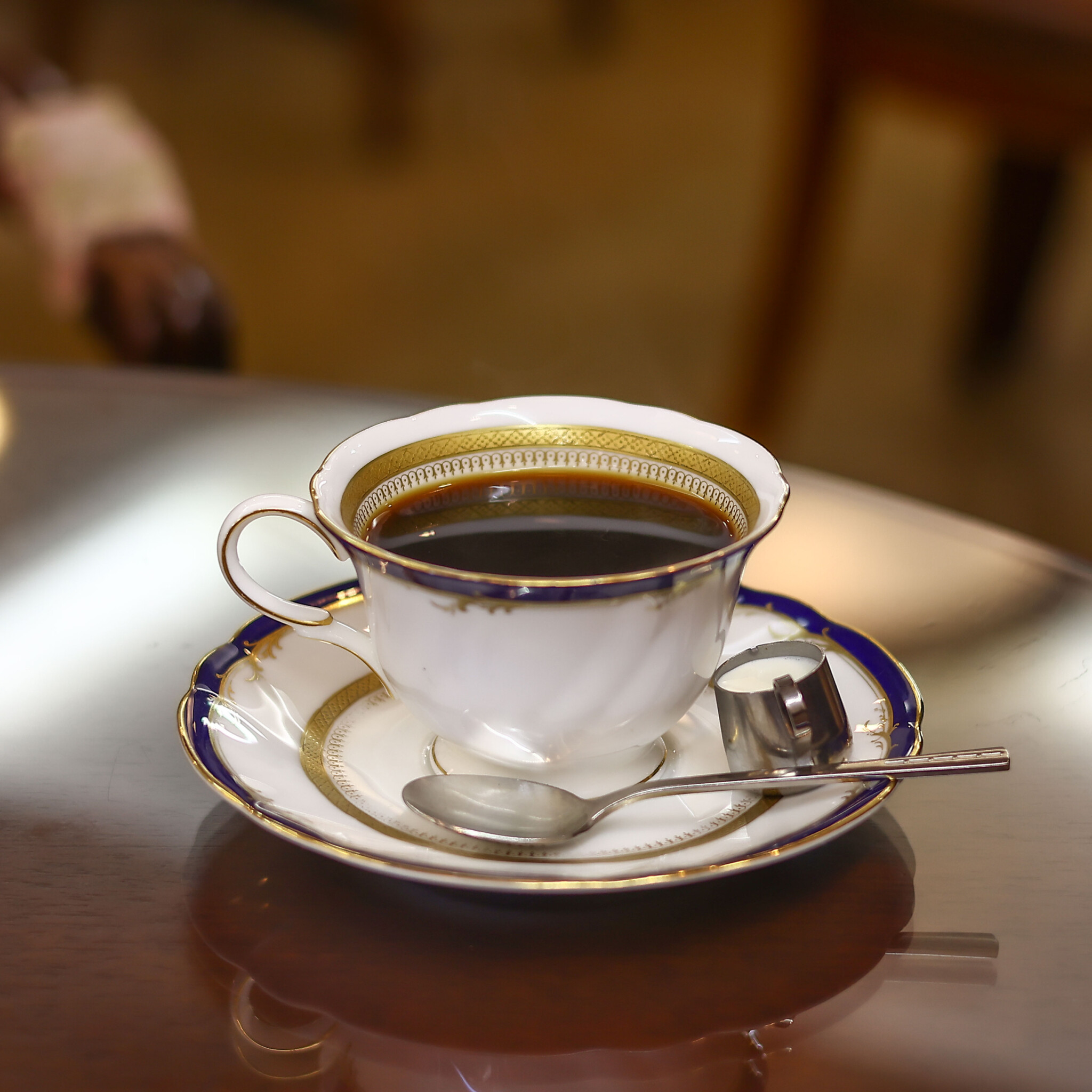 【京都】老舗コーヒーショップ〈コロラドコーヒー マスサン〉の特別な一杯で、心も身体もぽかぽかに。