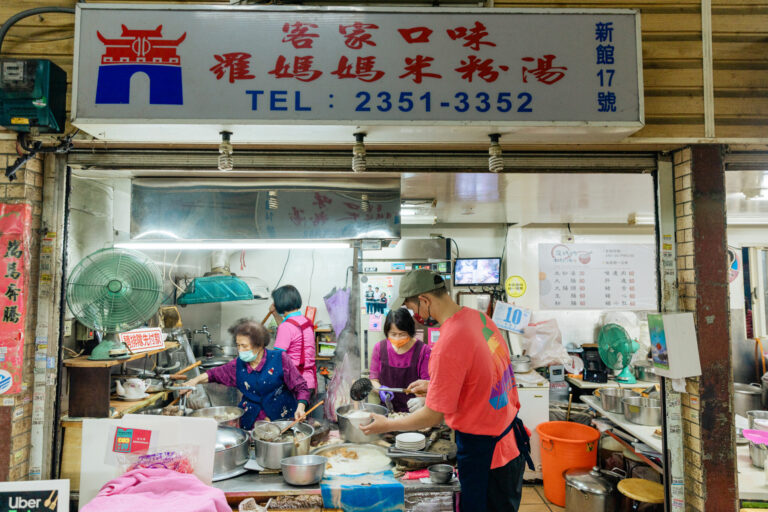 にぎわいのある店先。46年の歴史がある台湾料理店はいつでもやさしくお客さんを迎える。