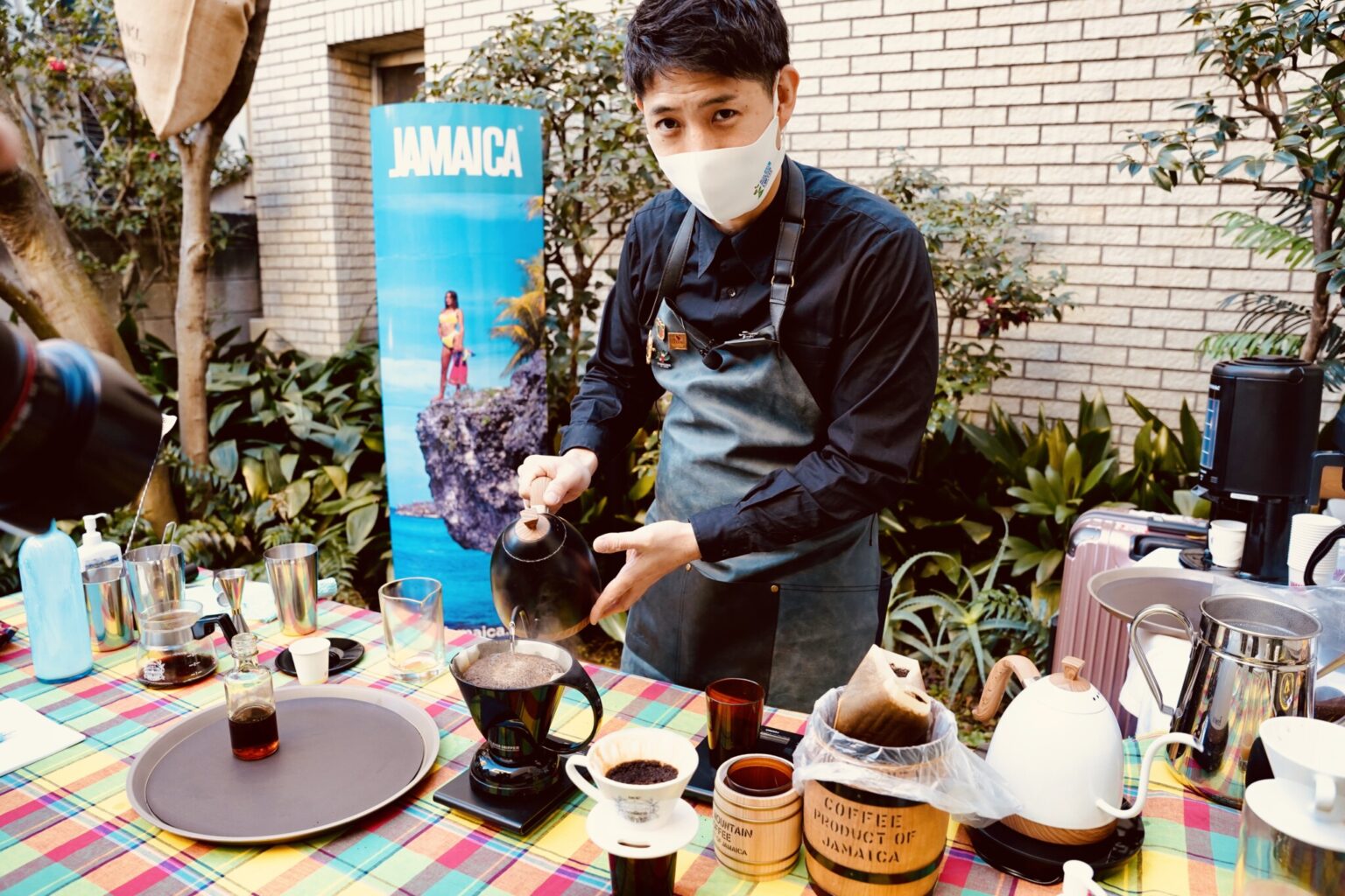 イベントではUCCコーヒーアカデミー・土井克朗さんによる淹れ方の実演も。