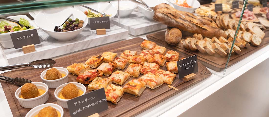 スターバックス リザーブ® ストア 銀座マロニエ通り〉でイタリアの食