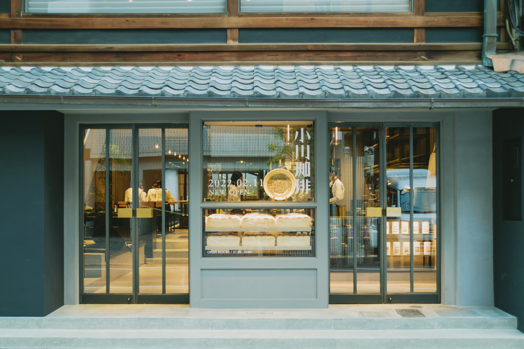 毎日美味しいコーヒーと食パン！“100年先も続く店”を目指す、〈小川珈琲 堺町錦店〉がオープン | Hanako Web