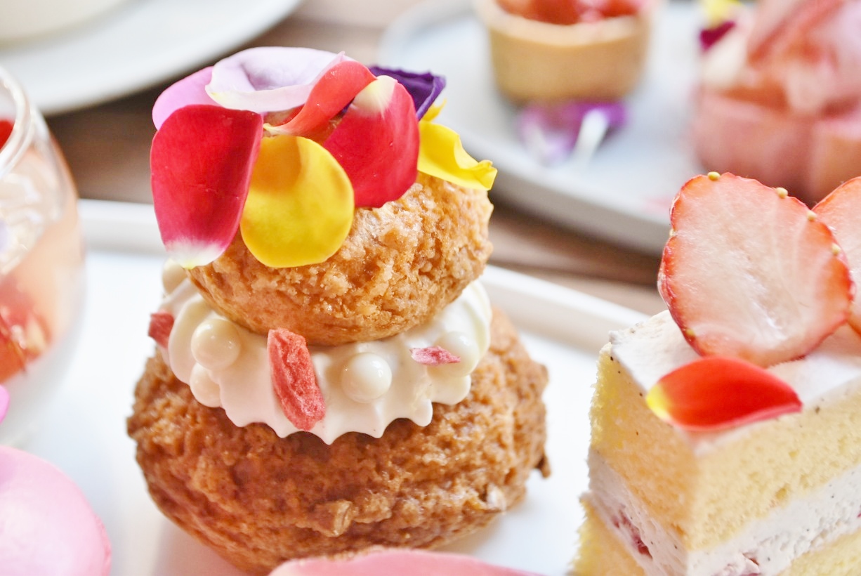 フランス菓子の「苺のルリジューズ」は、カスタードクリームといちごのジャムがたっぷり詰められています。