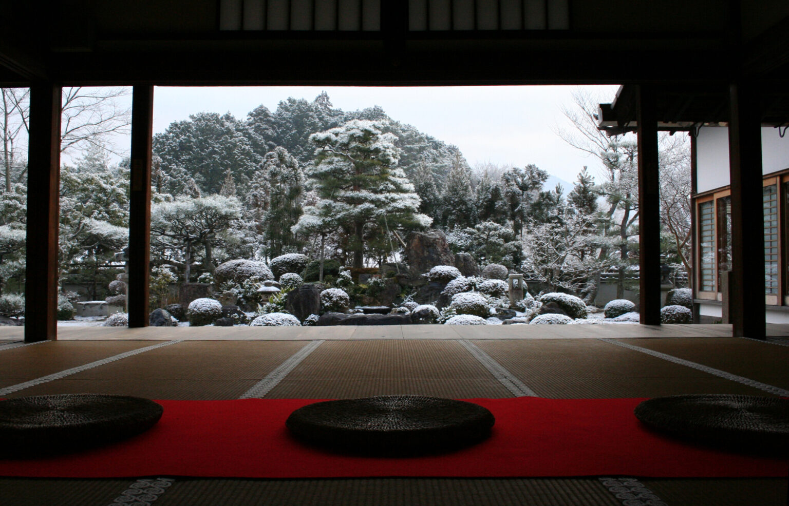 妙満寺「雪の庭」
