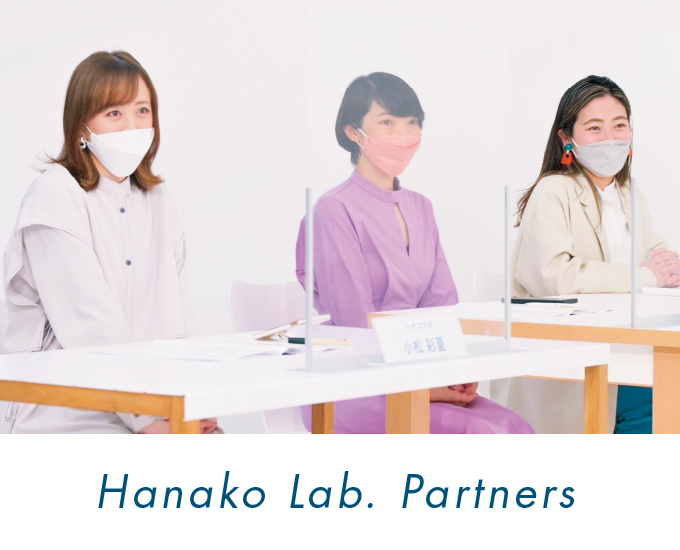 トークに参加したハナコラボ パートナー3名。左から、小松彩夏さん、児島麻理子さん、細川芙美さん。これからのクルマ選びのため、電動車についての話に興味津々な様子。