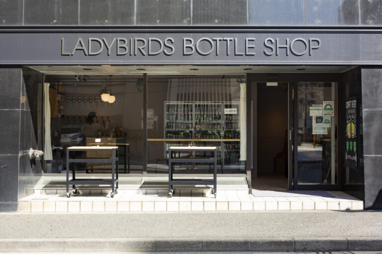 〈Ladybirds Bottle Shop Tsukiji (レディバード ボトルショップ ツキジ) 〉