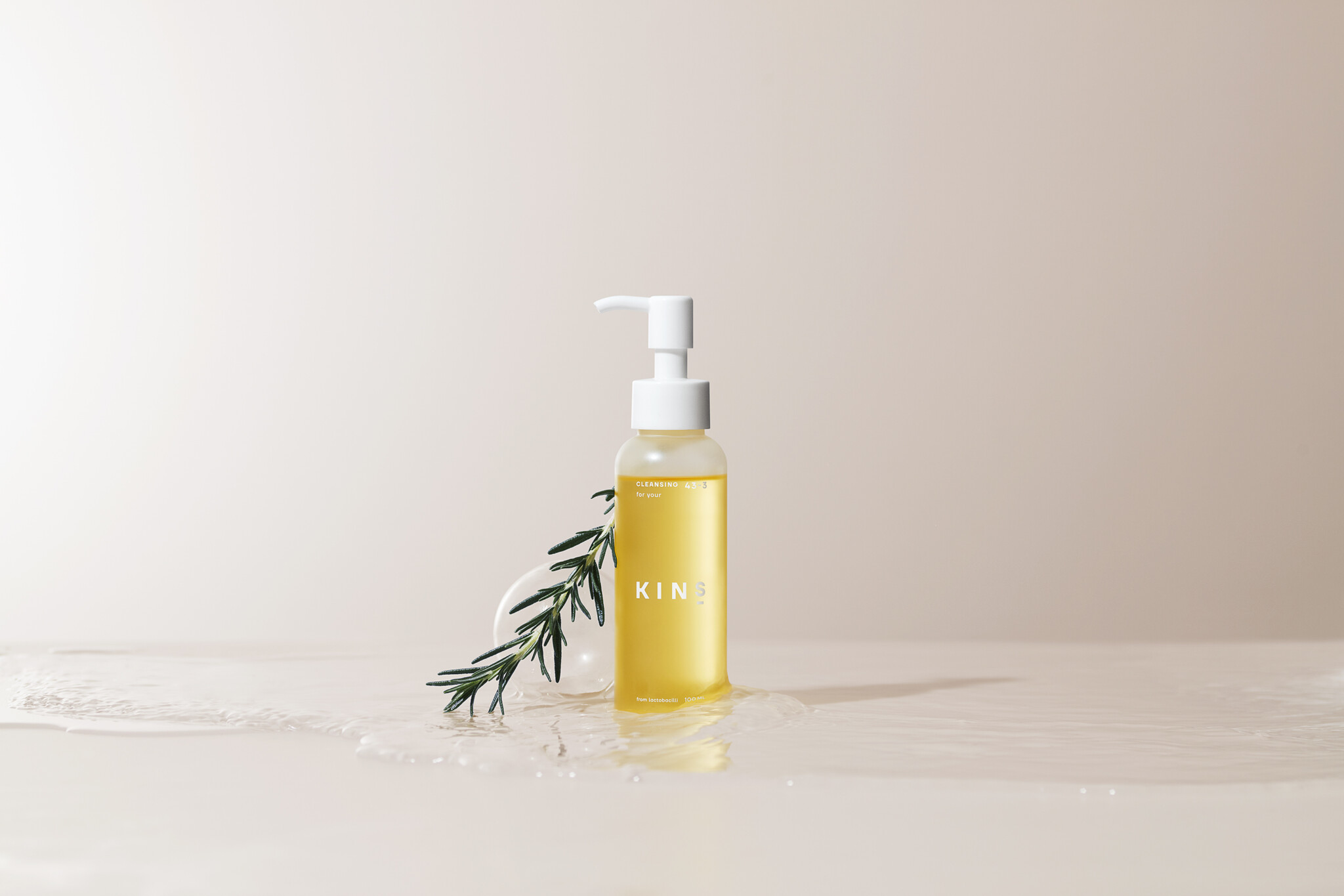 KINS〉から、美肌菌を守る「KINS CLEANSING OIL」が誕生。4月11日 (月